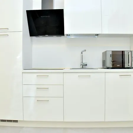 Charming With Terrace By The Sea *