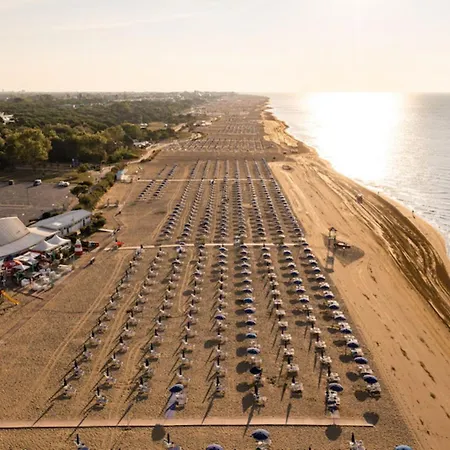 Charming With Terrace By The Sea Bibione