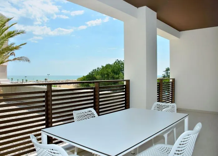 شقة Charming With Terrace By The Sea *